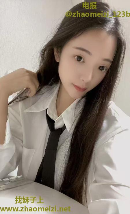 高颜中项口爆小姐姐