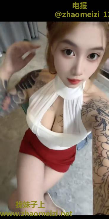 江岸大胸精神小妹