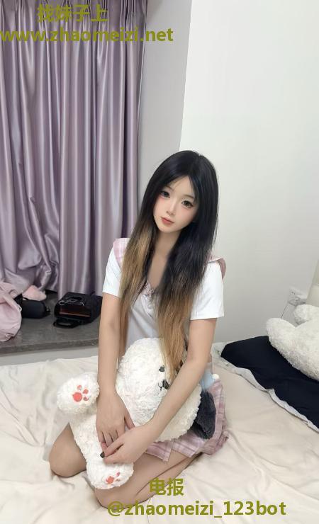 皮肤白嫩女友感妹子