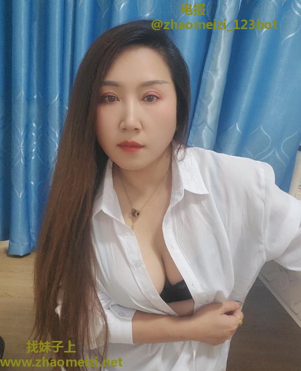 长发美女少妇