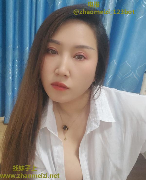 长发美女少妇