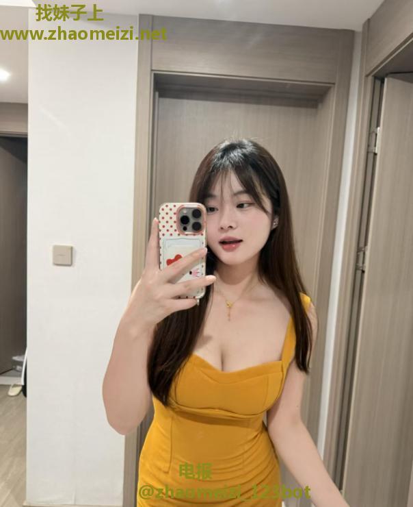 白嫩性感兼职骚货
