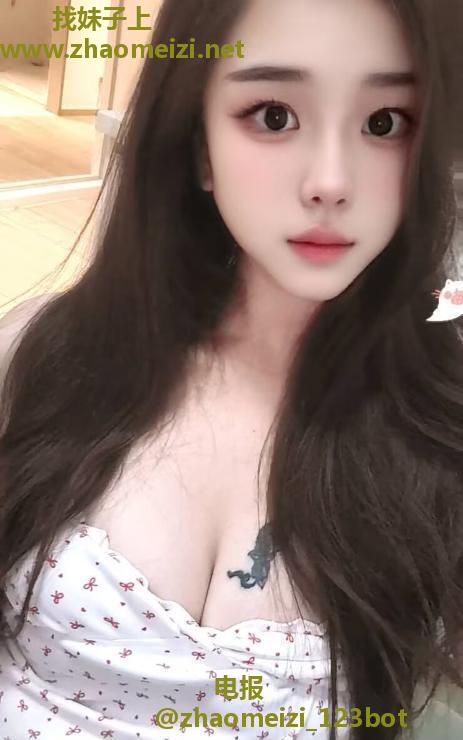 舌吻大胸露露