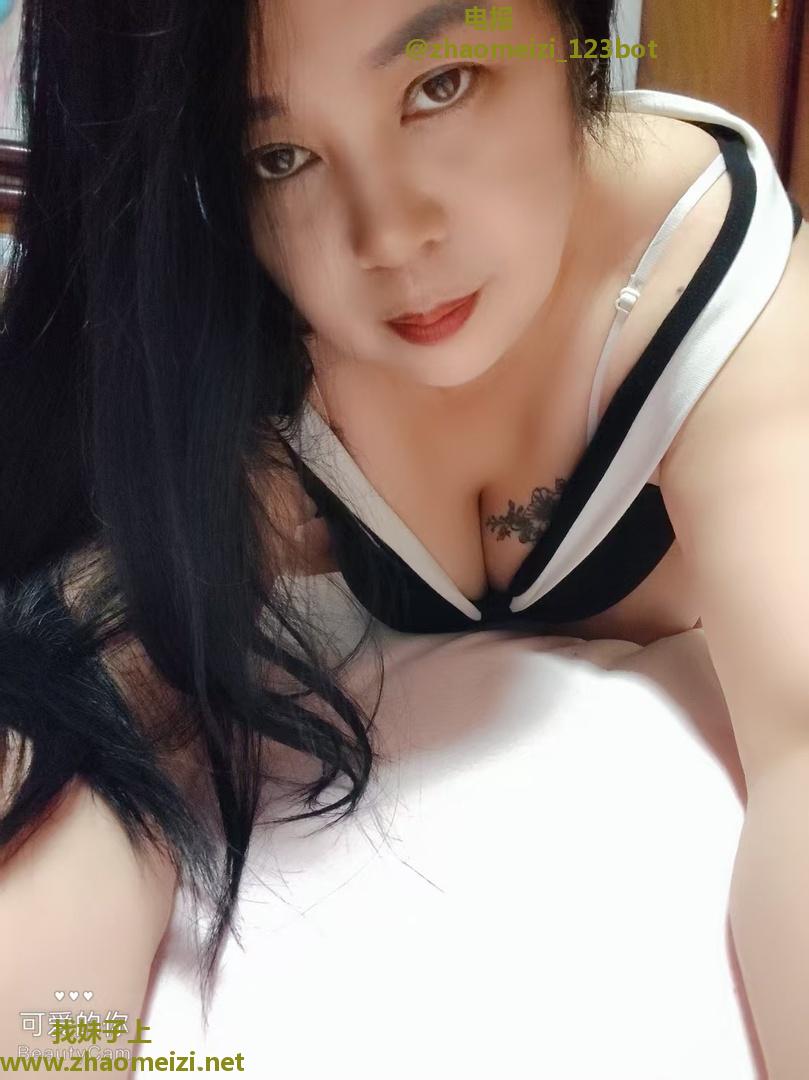 忧郁气质大奶骚妇