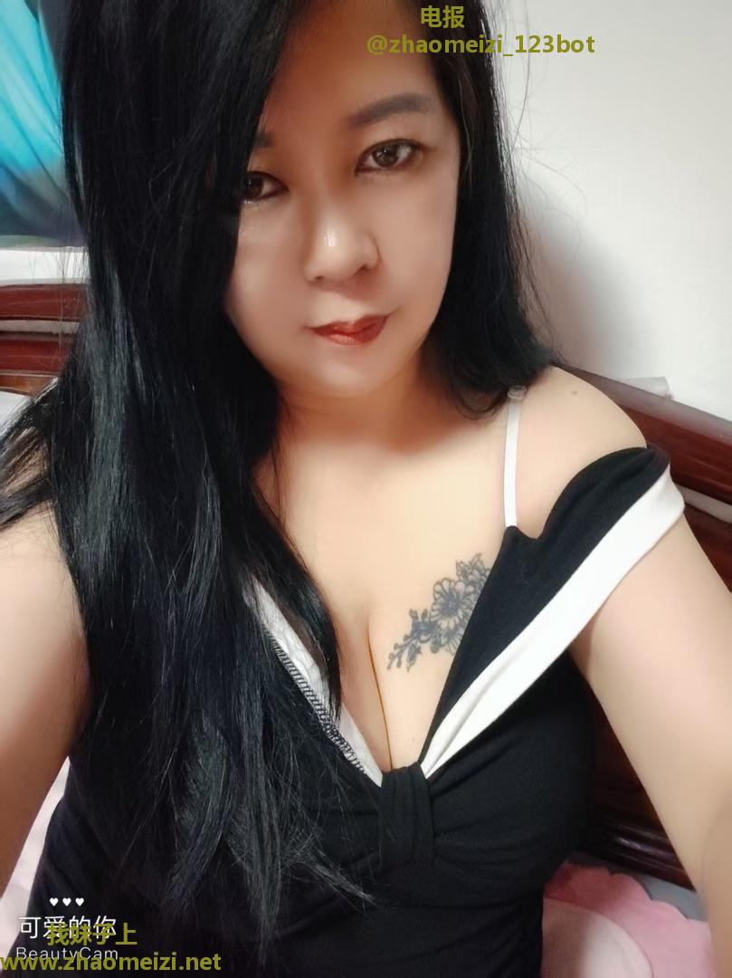 忧郁气质大奶骚妇