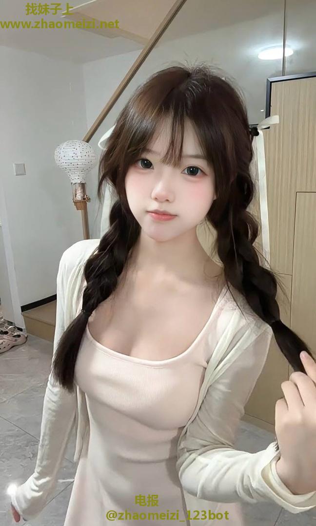 区兼职细腰翘臀水多妹子