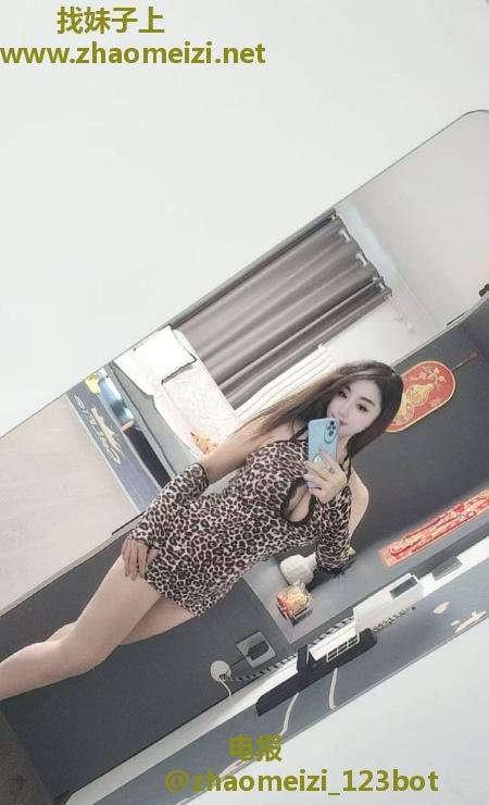 朝阳大胸身材好妹子