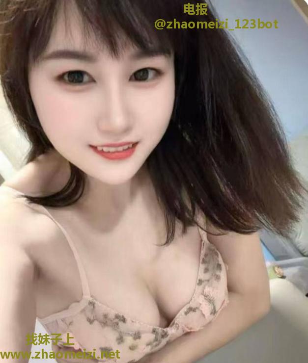 前凸后翘颜值小妹