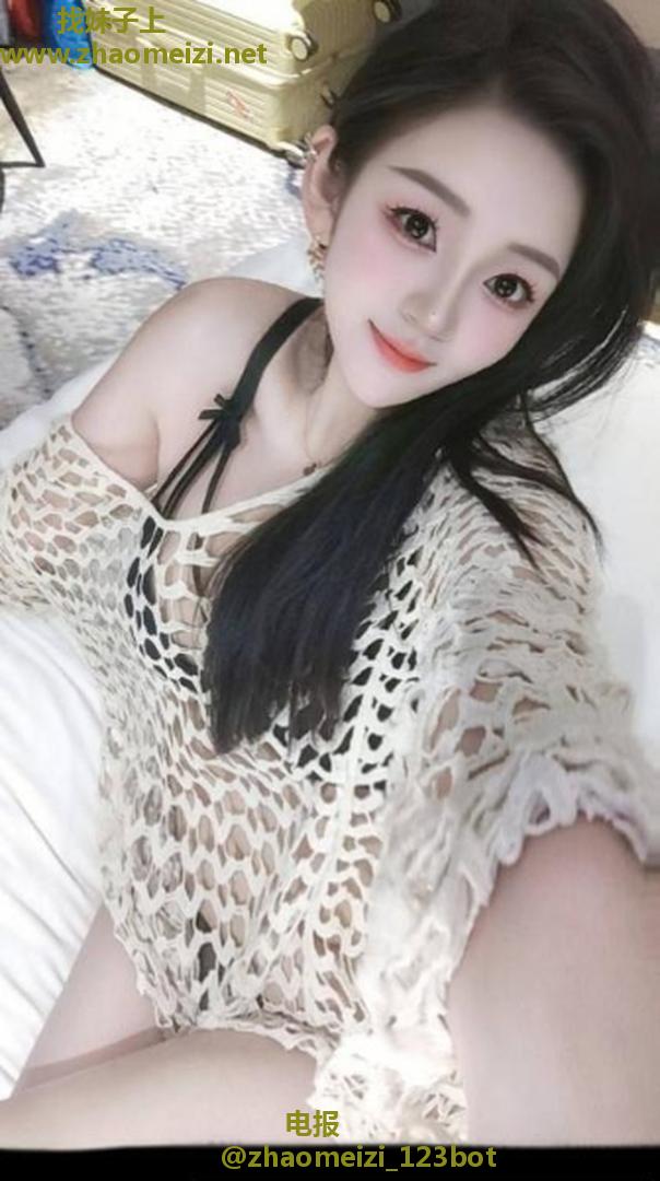 白嫩性感身材丰满小姐姐