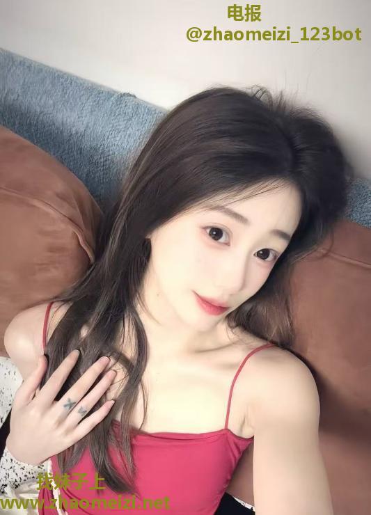 江岸高颜纯情少女