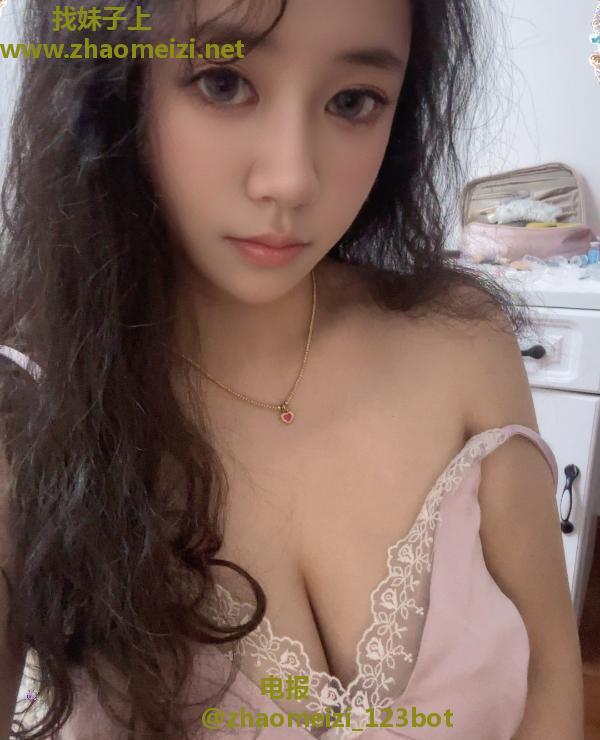 南京夫子庙大胸小姐姐