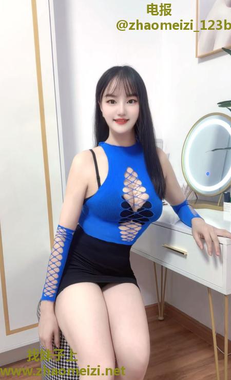 大馒头风骚小姐姐