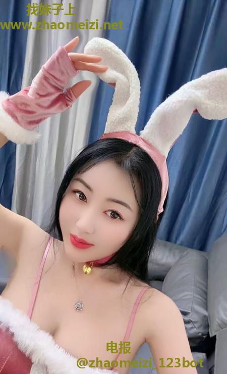 肥臀巨乳露露老师
