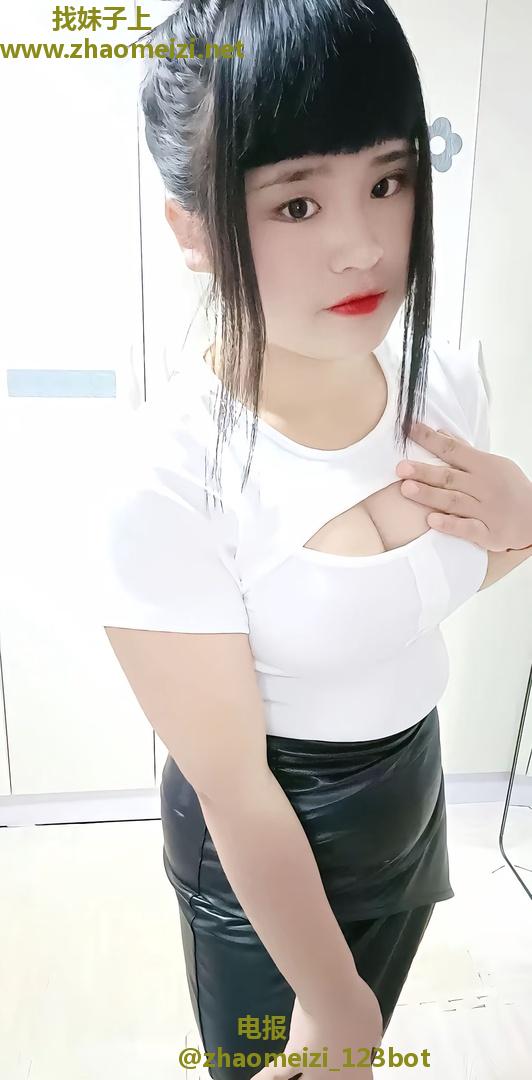 蜜桃胸小妹妹