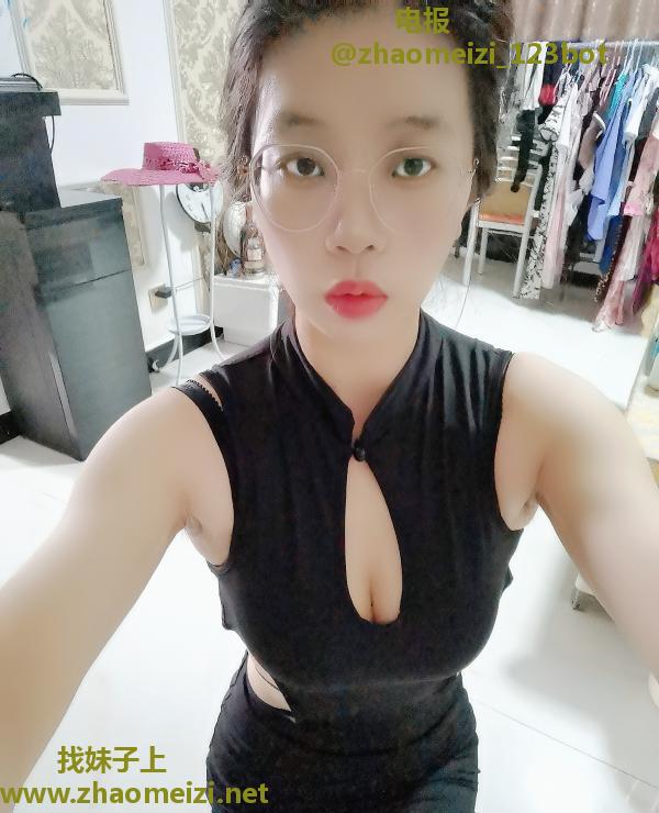 风骚眼镜鱼姐