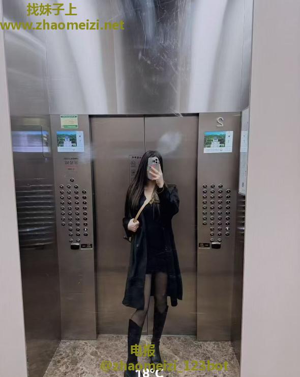 长腿大胸高颜值美女