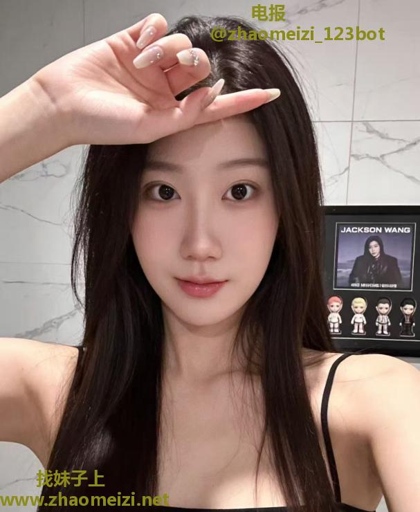 长腿大胸高颜值美女