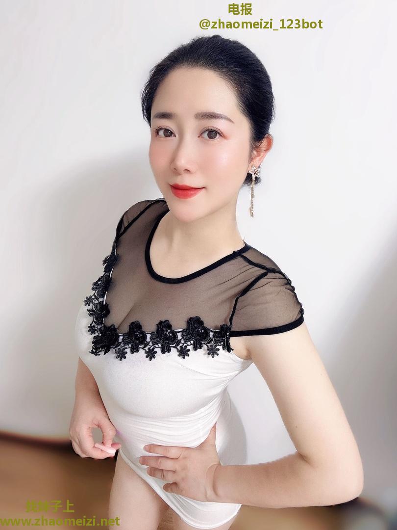 大胸水多性感美女