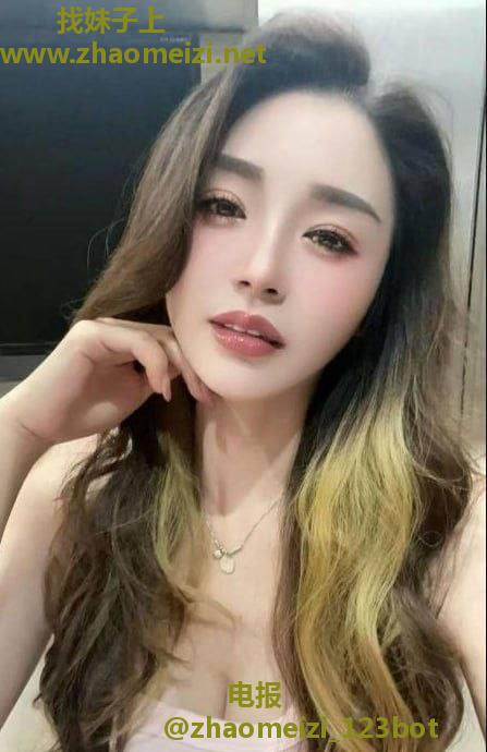 翘臀大奶妩媚少女