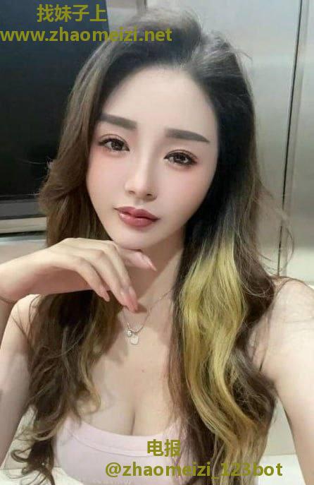 翘臀大奶妩媚少女