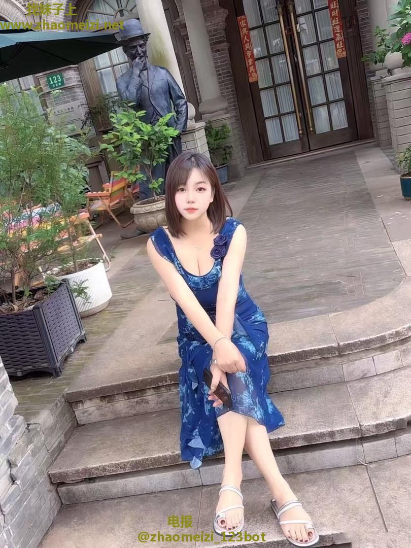  清纯性感少妇