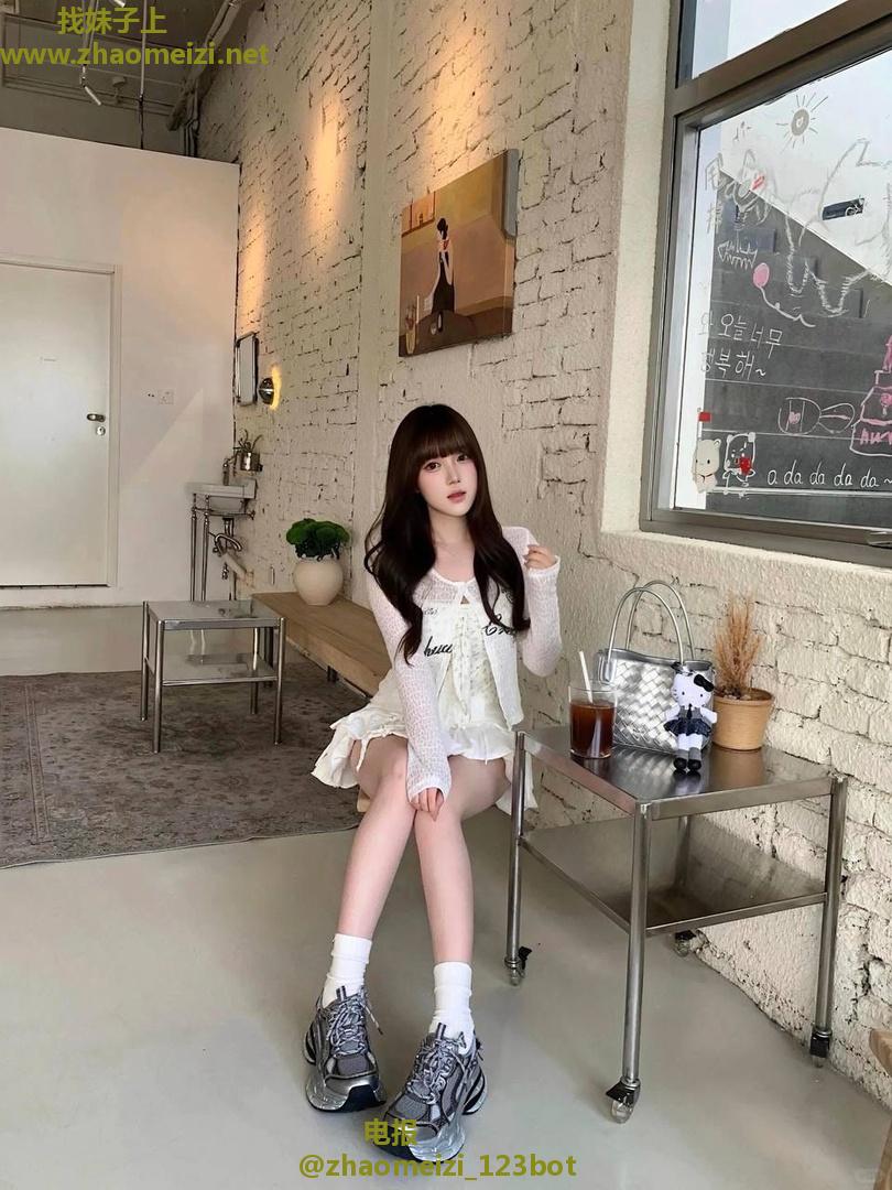 多汁身材性感火辣小妹