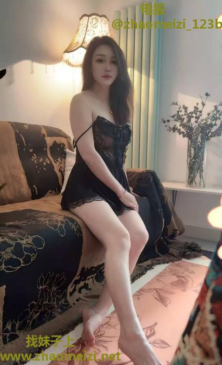 性感肤白大胸颜值老师