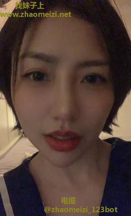 服务系杨菲