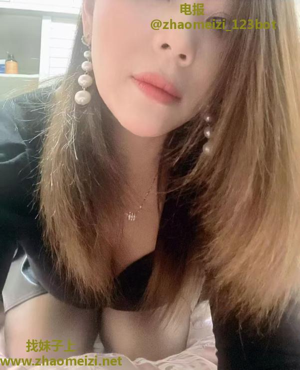 泄火大屁股御姐