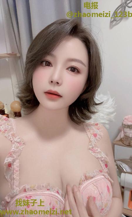 丰满大胸短发妹子