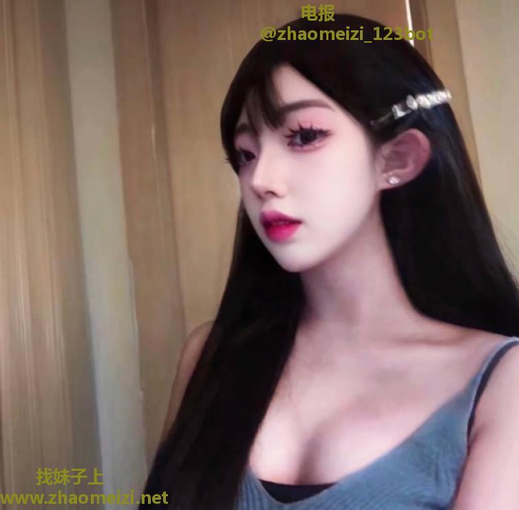湖里水多翘臀嫩妹
