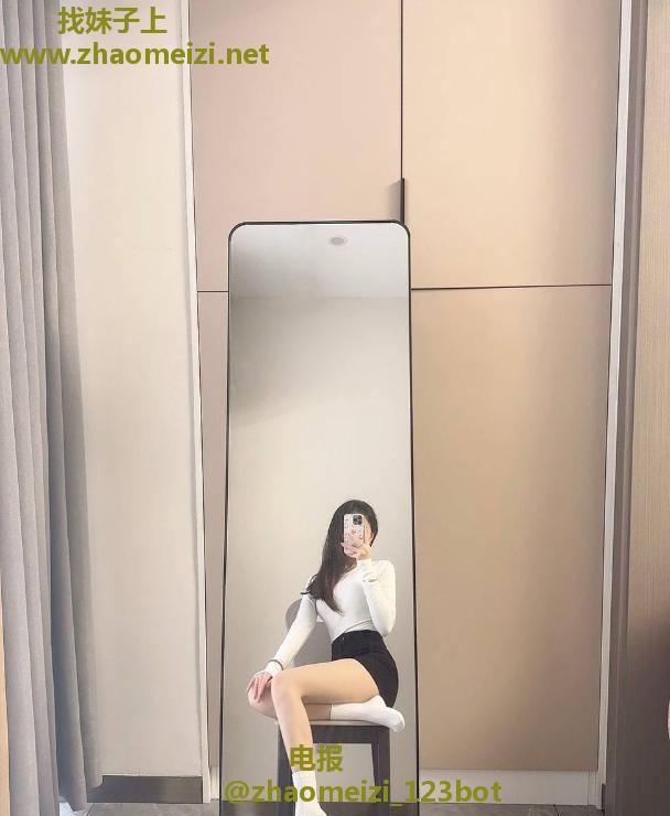 湖里水多翘臀嫩妹