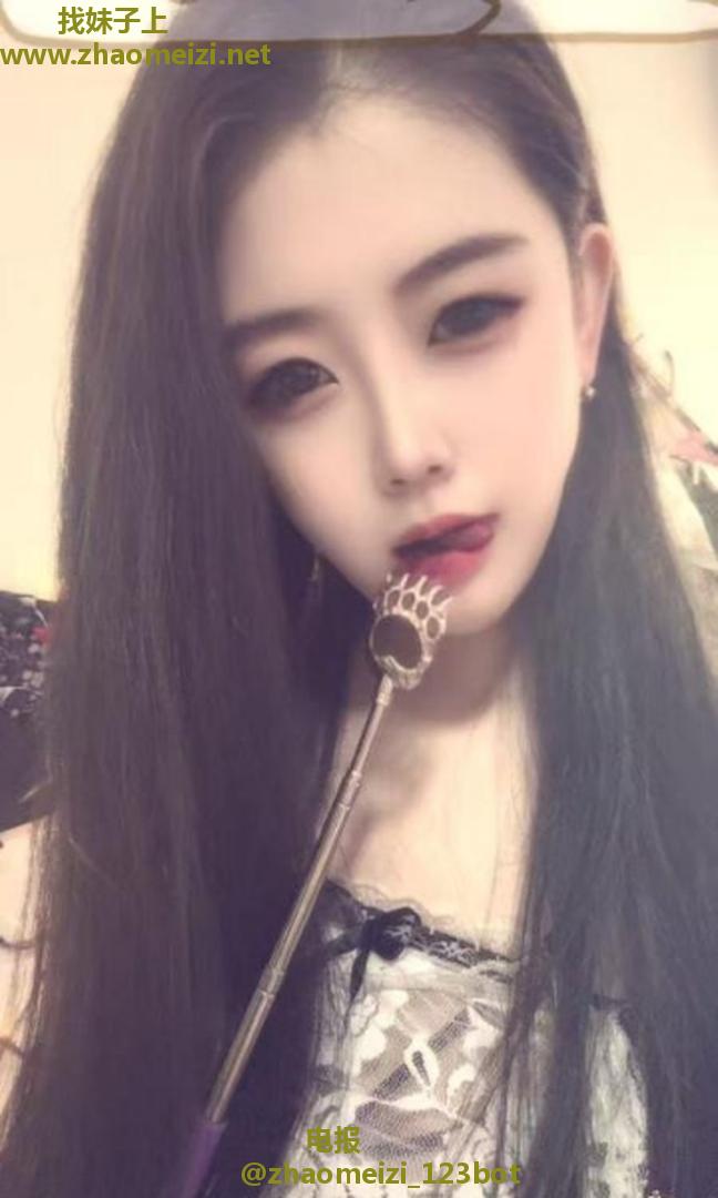 兼职胸大屁股翘的妹子