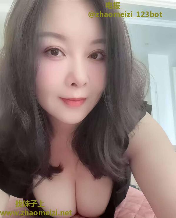 风骚大奶服务控骚少妇