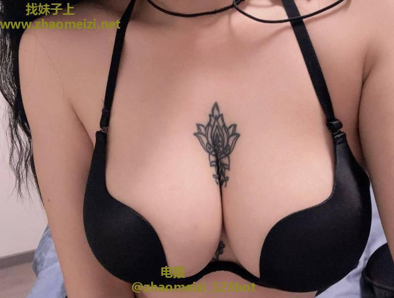 木渎舌吻美胸御姐