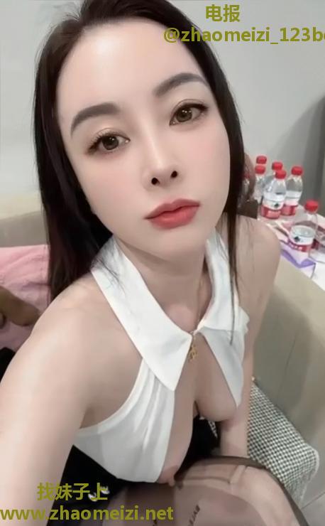 三刷制服诱惑安妮老师