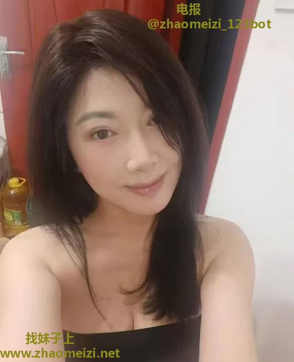 昆明巨乳白嫩御姐