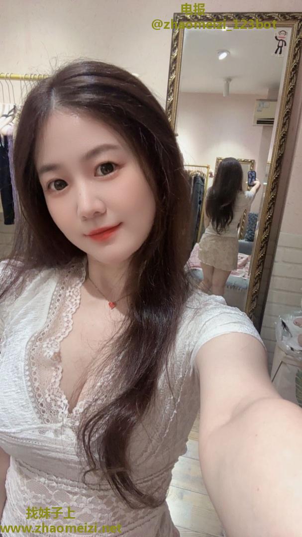 性感大啵奶头小
