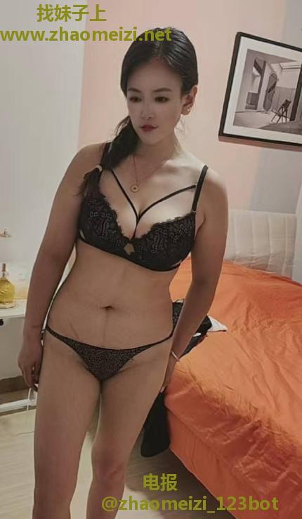 丰乳肥臀美艳少妇