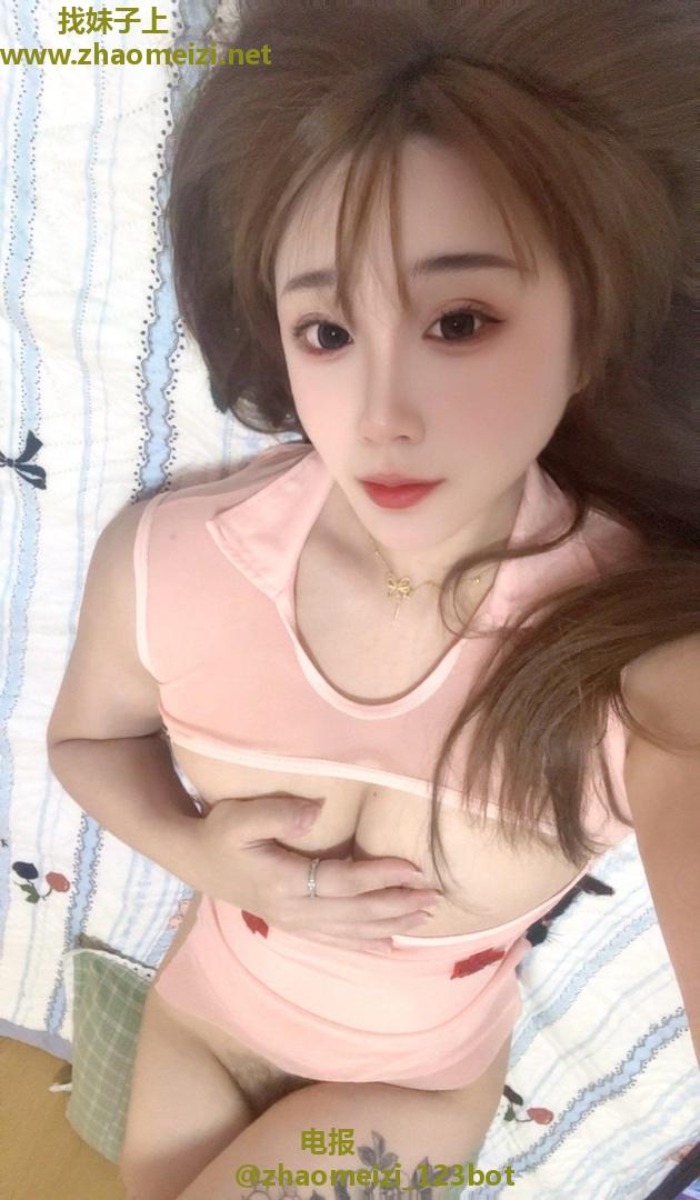 性感白嫩小甜妹