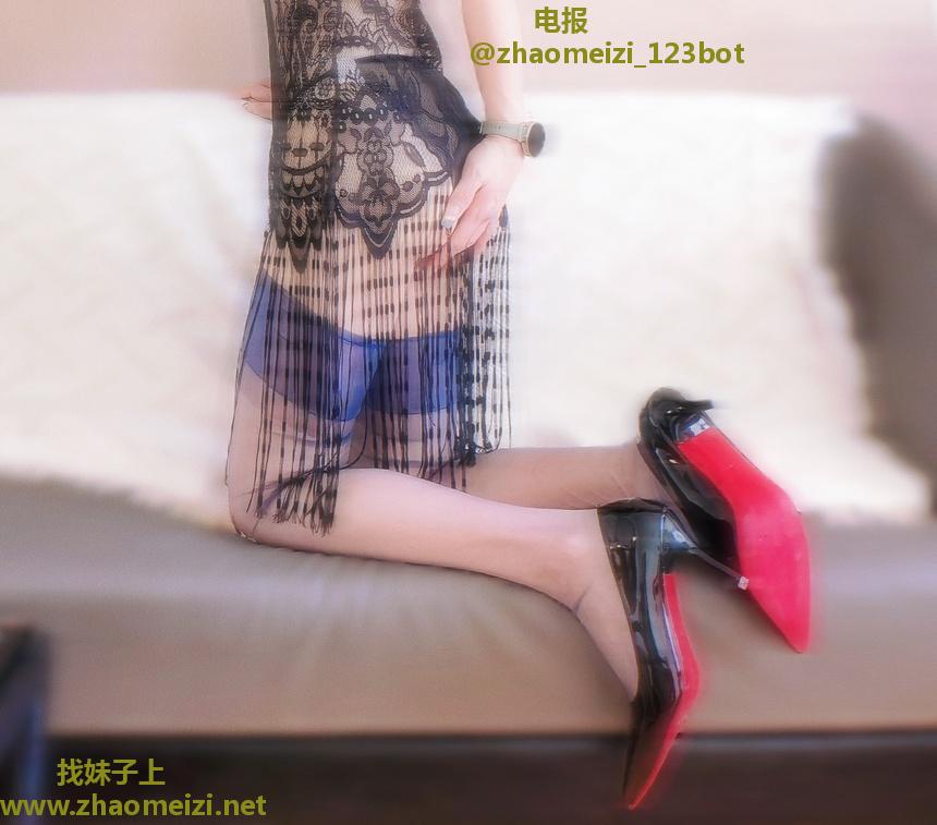 风情万种的妩媚丝袜御姐