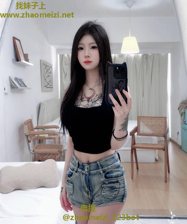 龙华纹身大奶靓妹