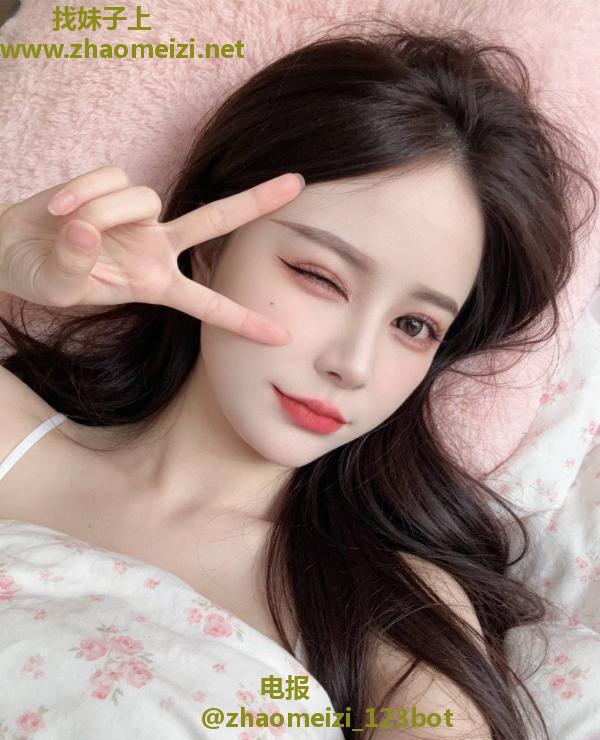 园区性感肤白貌美静静