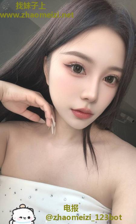 园区性感肤白貌美静静