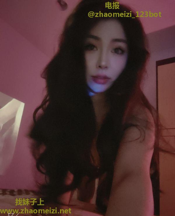 金水性感高挑御姐