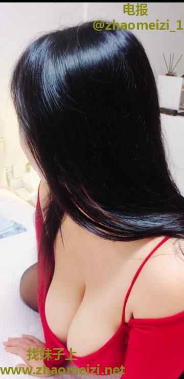 巨乳骚货