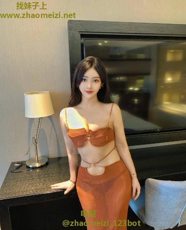 丰润饱满体贴颜值老师