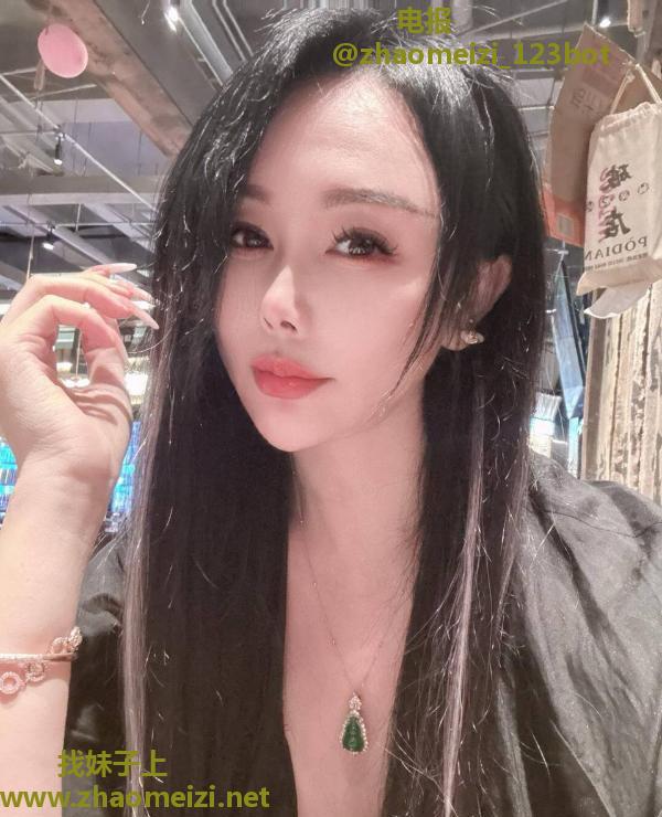 让人心动的气质骚货