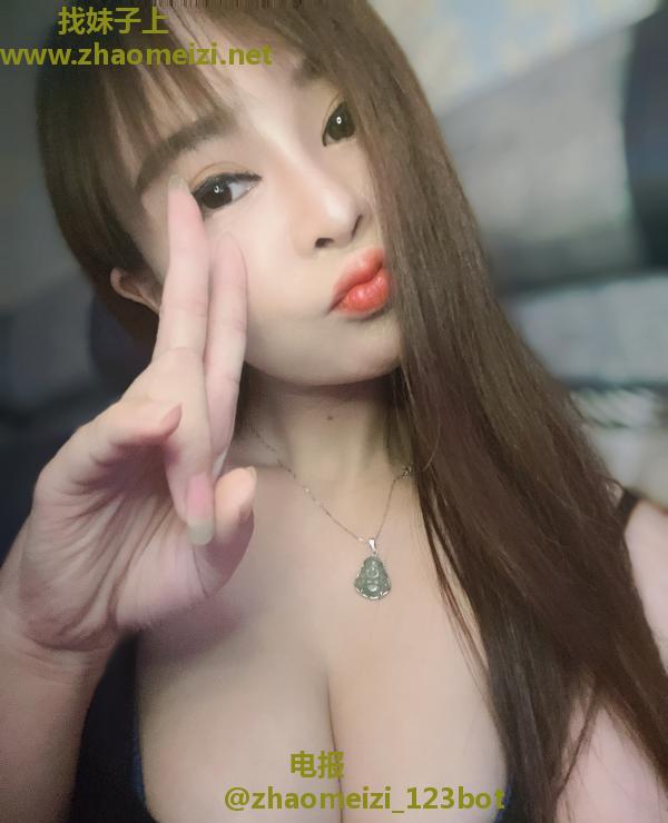 女友感爆棚大胸妹子