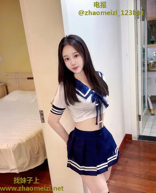 巨乳制服诱惑璐璐